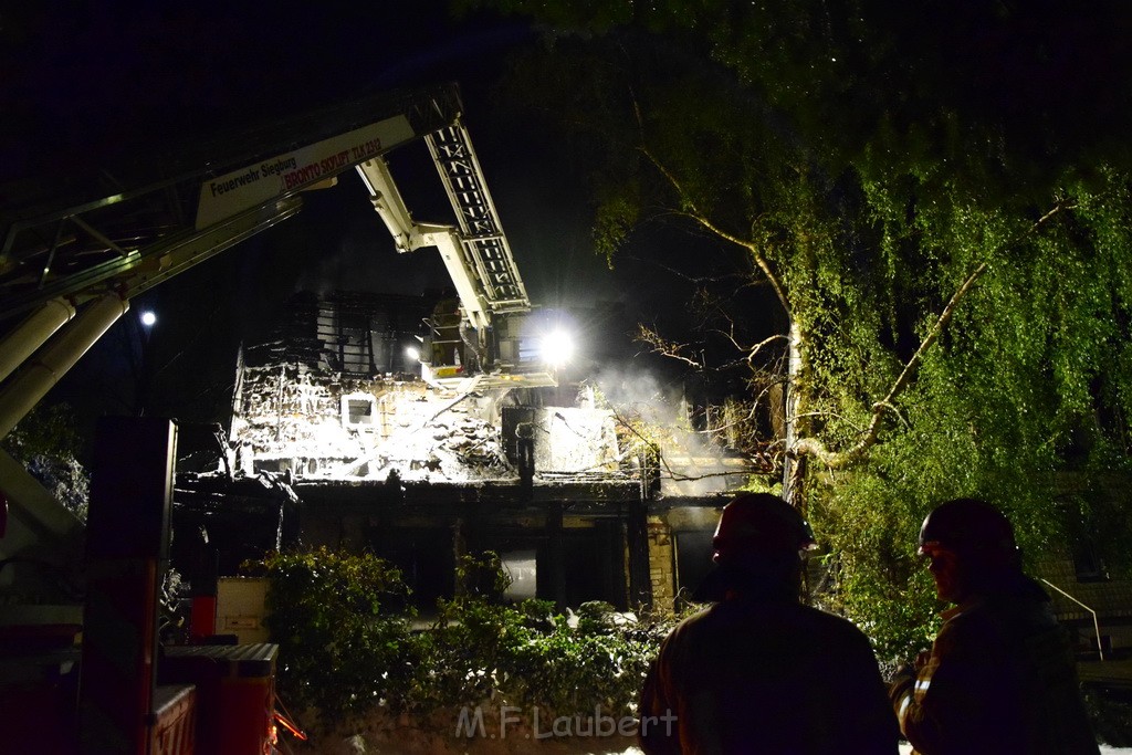 Grossfeuer Einfamilienhaus Siegburg Muehlengrabenstr P0627.JPG - Miklos Laubert